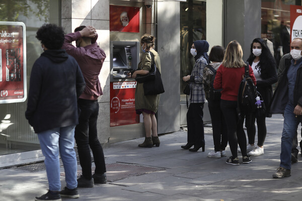 Τουρκία: Συνεχίζεται η φυγή ξένων τραπεζών - Αποχωρεί και η ιταλική UniCredit