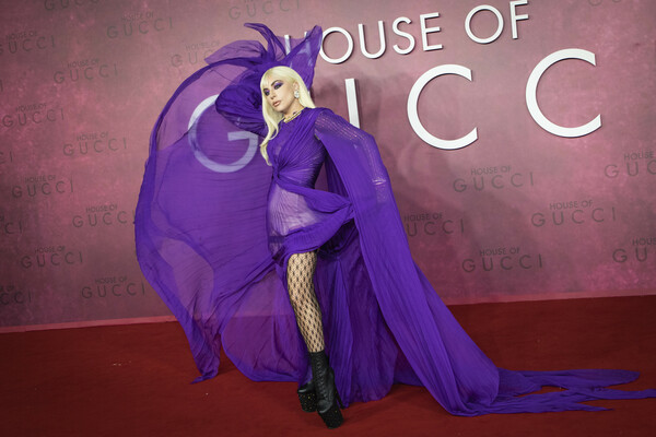 Η εκθαμβωτική Lady Gaga με φόρεμα Gucci στην πρεμιέρα του «House of Gucci»