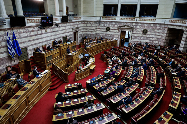 Ψηφίστηκε ο νέος ποινικός κώδικας: Αυστηρότερες ποινές για δολοφονίες και σεξουαλικά εγκλήματα