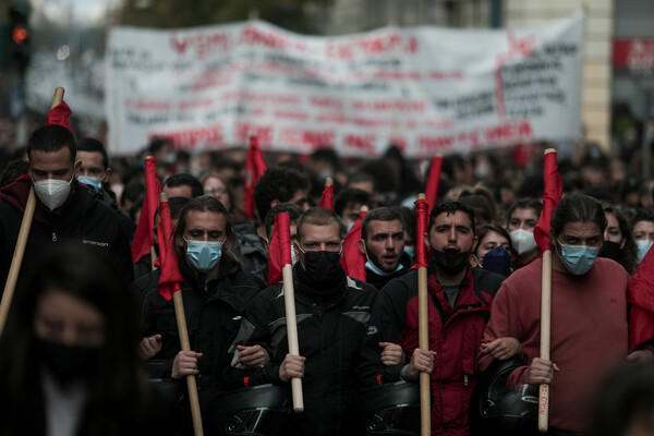 Πολυτεχνείο: Σε εξέλιξη η πορεία για την 48η επέτειο από την εξέγερση κατά της χούντας