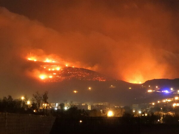 Φωτιά στην Τήνο: Εισήγηση για προληπτική εκκένωση δύο οικισμών