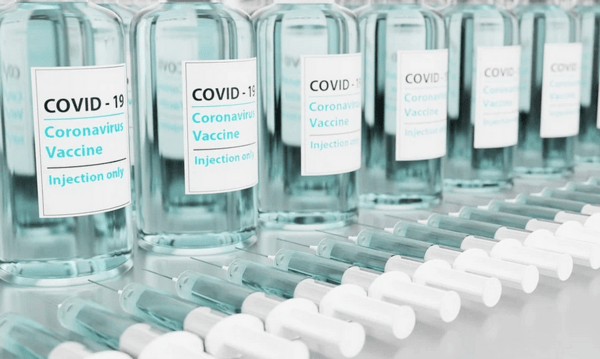 Εμβόλιο κορωνοϊού: Οι οδηγίες του FDA και του CDC για τις ενισχυτικές δόσεις
