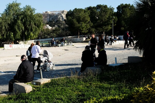 Κόσμος στο Θησείο