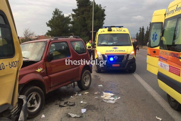 Θεσσαλονίκη: Τζιπάκι έπεσε πάνω σε σχολικό λεωφορείο –Τραυματίστηκαν ελαφρά επτά παιδιά