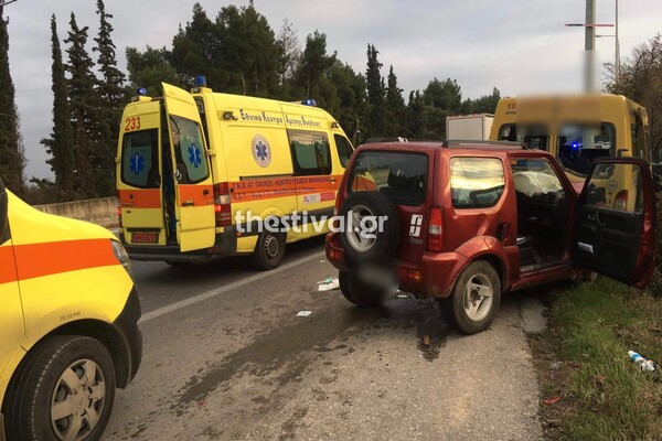 Θεσσαλονίκη: Τζιπάκι έπεσε πάνω σε σχολικό λεωφορείο –Τραυματίστηκαν ελαφρά επτά παιδιά