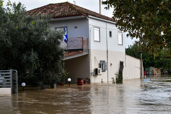 Κακοκαιρία: Οδηγός εντοπίστηκε νεκρός- Παρασύρθηκε από ορμητικά νερά στο Βαρθολομιό