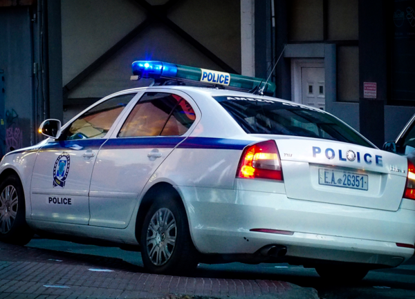 Τουλάχιστον 30 αστυνομικοί στο κύκλωμα παράνομων ελληνοποιήσεων: 320.000 ευρώ στο χρηματοκιβώτιο διοικητή
