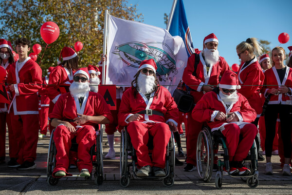 Santa Run! Μικροί και μεγάλοι Άγιοι Βασίληδες έτρεξαν στο ΟΑΚΑ