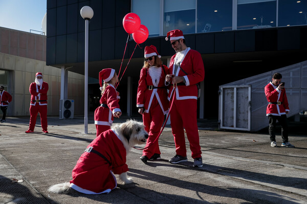 Santa Run! Μικροί και μεγάλοι Άγιοι Βασίληδες έτρεξαν στο ΟΑΚΑ