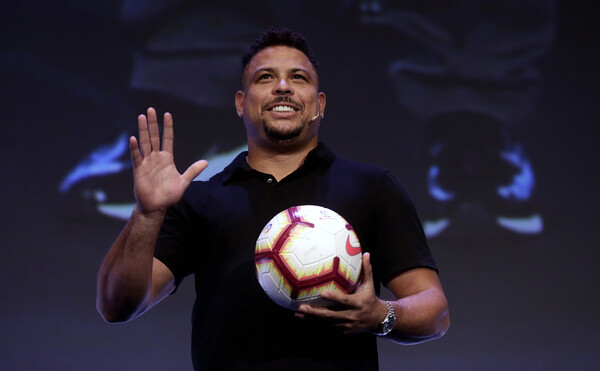 Former Brazil striker Ronaldo buys second division Cruzeiro