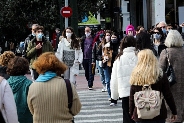 Τι πρέπει να κάνουν εμβολιασμένοι αν έρθουν σε επαφή με κρούσμα