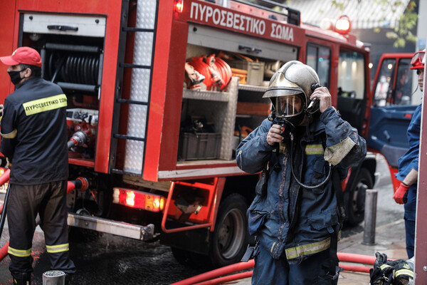 Εντοπίστηκε σορός κατά τη διάρκεια κατάσβεσης πυρκαγιάς σε αυτοκίνητο