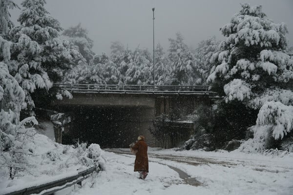 Σε κλοιό κακοκαιρίας η χώρα: Καταιγίδες, χιόνια και 10 μποφόρ- Εκ νέου ενεργοποίηση του 112