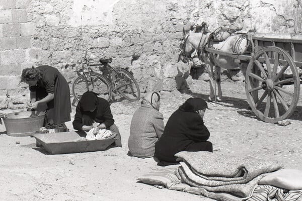 Σπάνιες φωτογραφίες από τον σεισμό της Ρόδου το 1957