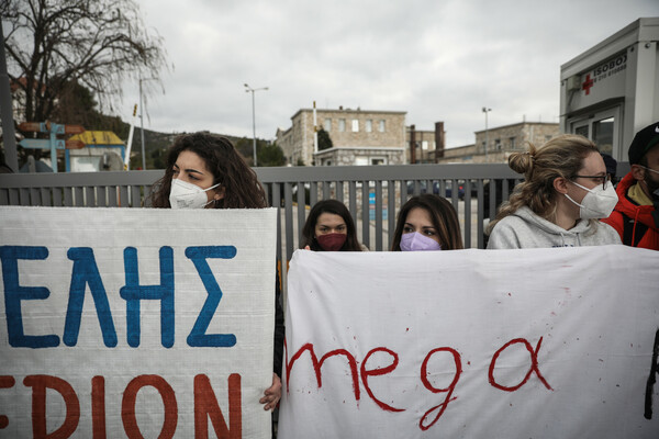 Διαμαρτυρία υγειονομικών στο Παίδων Πεντέλης - ΠΑΜΕ: «Στέλνουν τα ΜΑΤ»