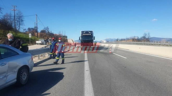 Πάτρα: Νεκρή 22χρονη σε τροχαίο- Κατέβηκε να δει την ζημιά και παρασύρθηκε από φορτηγό