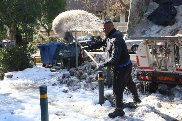 Πέτσας σε Δήμους και Περιφέρειες εν όψει νέας κακοκαιρίας: Καθαρίστε φρεάτια, επιταχύνετε αποχιονισμούς