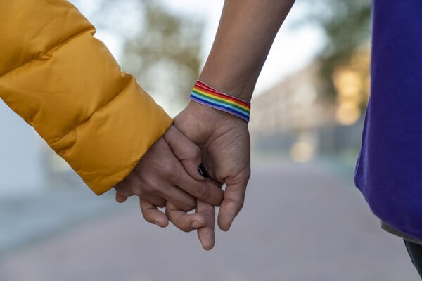 Πρόγραμμα επιμόρφωσης των δημοσίων υπαλλήλων σε θέματα ΛΟΑΤΚΙ σχεδιάζει η κυβέρνηση