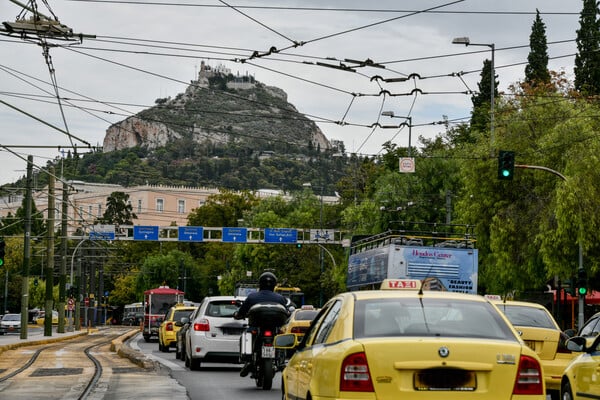 Οχήματα στο κέντρο της Αθήνας