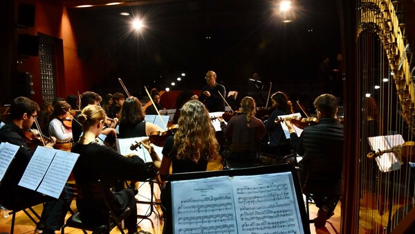 Underground Youth Orchestra: Από ένα υπόγειο γκαράζ στο Μέγαρο, η ιστορία μιας σημαντικής νεανικής συμφωνικής ορχήστρας