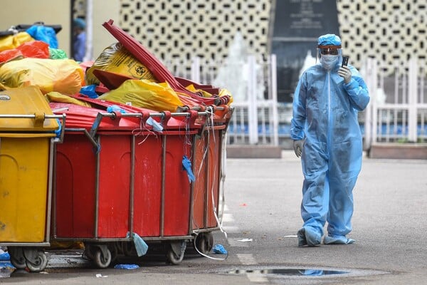 ΠΟΥ: Τεράστιοι όγκοι νοσοκομειακών απορριμμάτων COVID απειλούν την υγεία