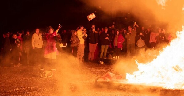 Tennessee pastor leads burning of Harry Potter and Twilight novels