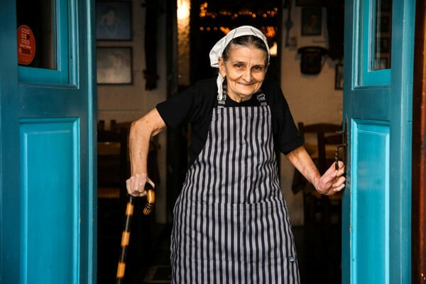 Η Νοικοκυρά, για οικογενειακά γεύματα σπιτικού φαγητού στην πόρτα σας