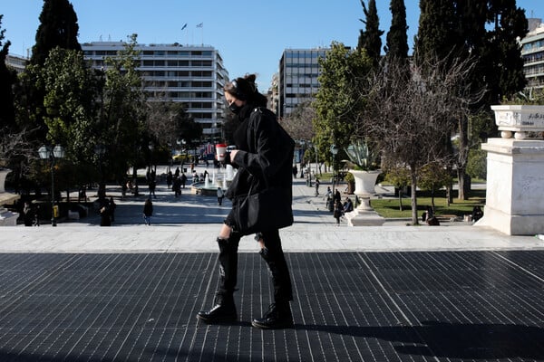 Χαλάρωση των μέτρων: Συνεδριάζει η Επιτροπή - Τα σενάρια για μάσκες, διασκέδαση, καρναβάλι