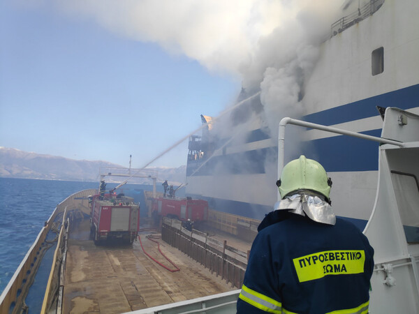 Euroferry Olympia: Eπιχείρηση για τον εντοπισμό 11 αγνοουμένων - Δύο άνθρωποι εγκλωβισμένοι