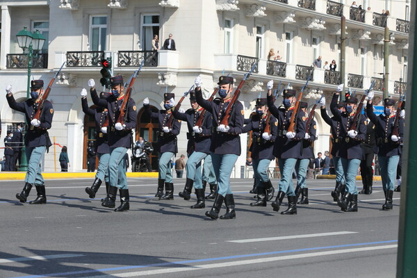 Greece celebrates March 25: The big military parade in Syntagma