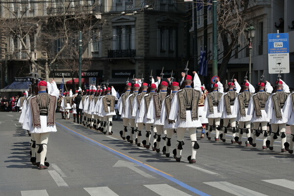 Greece celebrates March 25: The big military parade in Syntagma