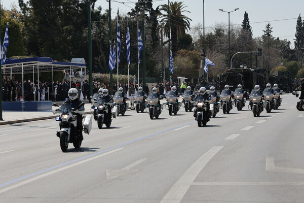 Greece celebrates March 25: The big military parade in Syntagma