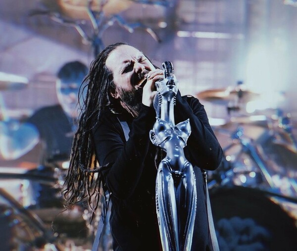 Tour bus on Korn’s US tour reportedly hit by single bullet