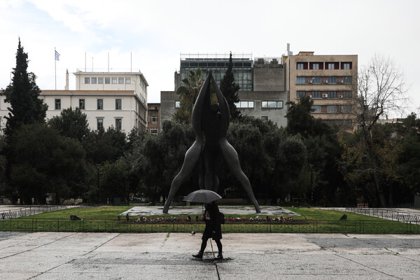 Καιρός: Λασποβροχή σε Αττική, προβλήματα από τους ανέμους σε Κρήτη - Πώς θα εξελιχθεί η κακοκαιρία