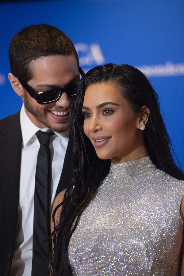 Kim Kardashian, Pete Davidson make red carpet debut at WH correspondents’ dinner