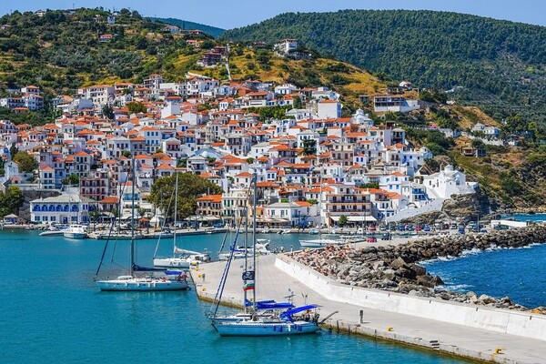 Metro UK: «Ελάτε στην Ελλάδα για διακοπές» Οι 5 ιδανικοί ελληνικοί προορισμοί μετά την άρση των περιορισμών