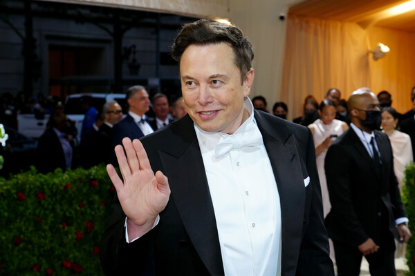 Elon Musk Plans to Take Twitter Public a Few Years After Buyout