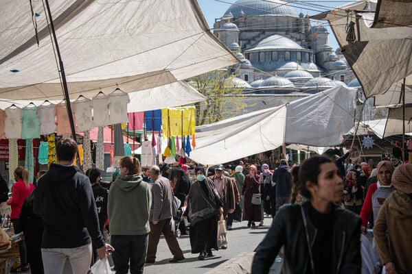 Τουρκία: Στο 70% «εκτοξεύτηκε» ο πληθωρισμός τον Απρίλιο - Αυξήσεις σε τρόφιμα και μεταφορές