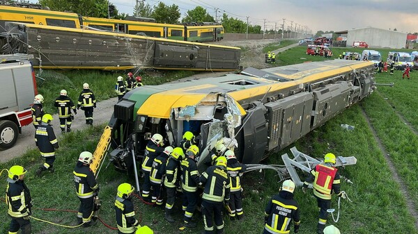 Αυστρία: Εκτροχιασμός τρένου έξω από τη Βιέννη - Αναφορές για νεκρούς και τραυματίες 