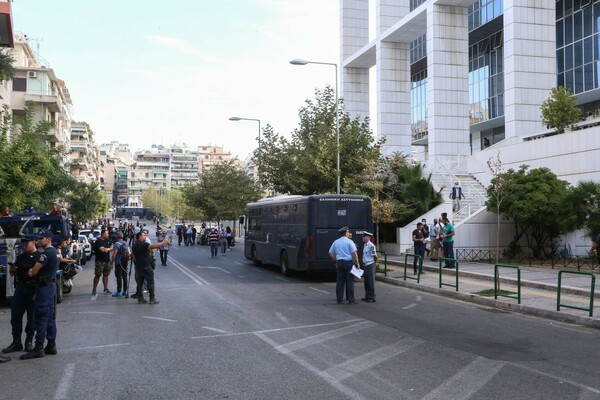 Σχολική τσάντα πήρε φωτιά κοντά στο Εφετείο- Στο σημείο το Τμήμα Εξουδετέρωσης Εκρηκτικών Μηχανισμών 