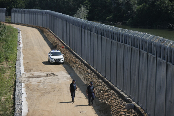 Politico: «Η Ελλάδα θέλει τείχος» -Συζητά να το φτιάξει με ευρωπαϊκά κονδύλια