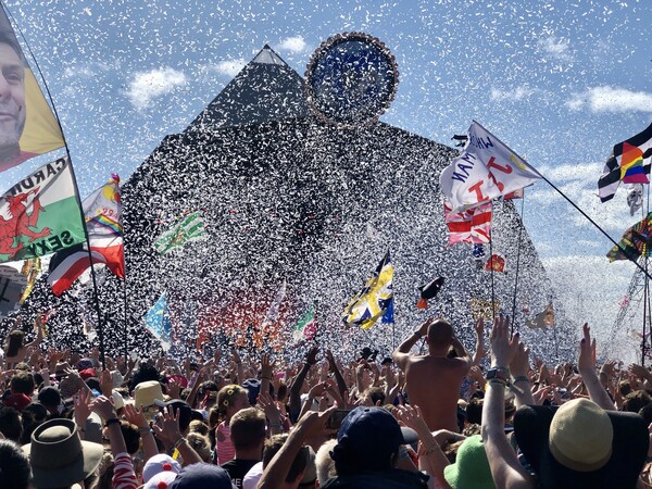 Το Glastonbury 2022 απαγορεύει τις πωλήσεις πλαστικών μπουκαλιών μιας χρήσης