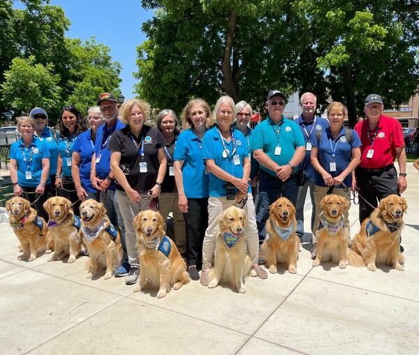 Τέξας: Οχτώ golden retriever προσπαθούν να παρηγορήσουν τους επιζώντες του μακελειού