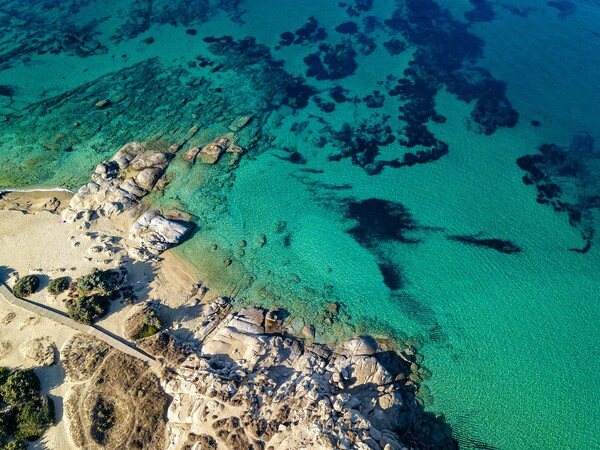 Δημοφιλέστερη στην Ευρώπη η Ελλάδα για τις παραλίες της: Ξεχωρίζουν η Κρήτη, η Νάξος και η Μύκονος