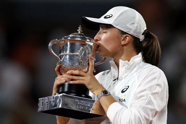 Roland Garros: Εύκολη νίκη και τίτλος για την Ίγκα Σβιάτεκ 