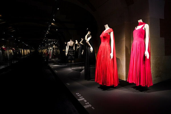Το Μουσείο V&A του Λονδίνου ανοίγει τις πύλες του για την Κοκό Σανέλ