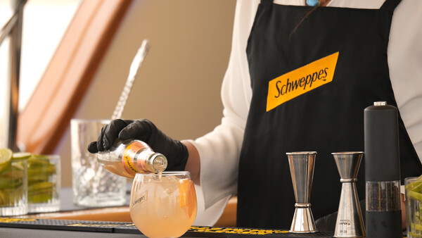 Το Schweppes δίνει χαρακτήρα στο ελληνικό καλοκαίρι