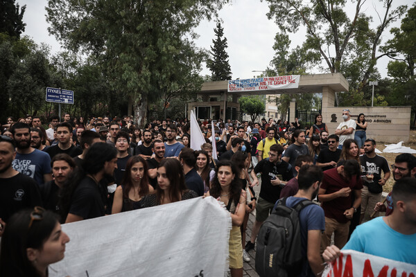 Φοιτητές απέκλεισαν την Πανεπιστημιούπολη στου Ζωγράφου- Διαμαρτύρονται για την αστυνομία στα ΑΕΙ