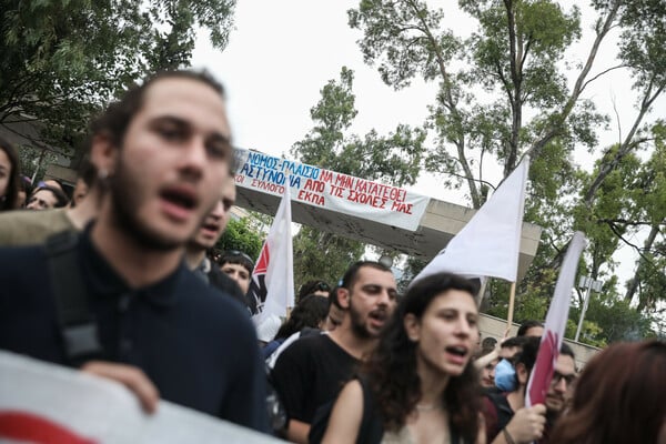 Φοιτητές απέκλεισαν την Πανεπιστημιούπολη στου Ζωγράφου- Διαμαρτύρονται για την αστυνομία στα ΑΕΙ