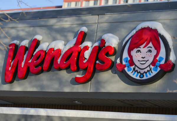 Wendy's: Γιατί ο ιδρυτής τους έδωσε το όνομα της κόρης του στην αυτοκρατορία του μπέργκερ και το μετάνιωσε